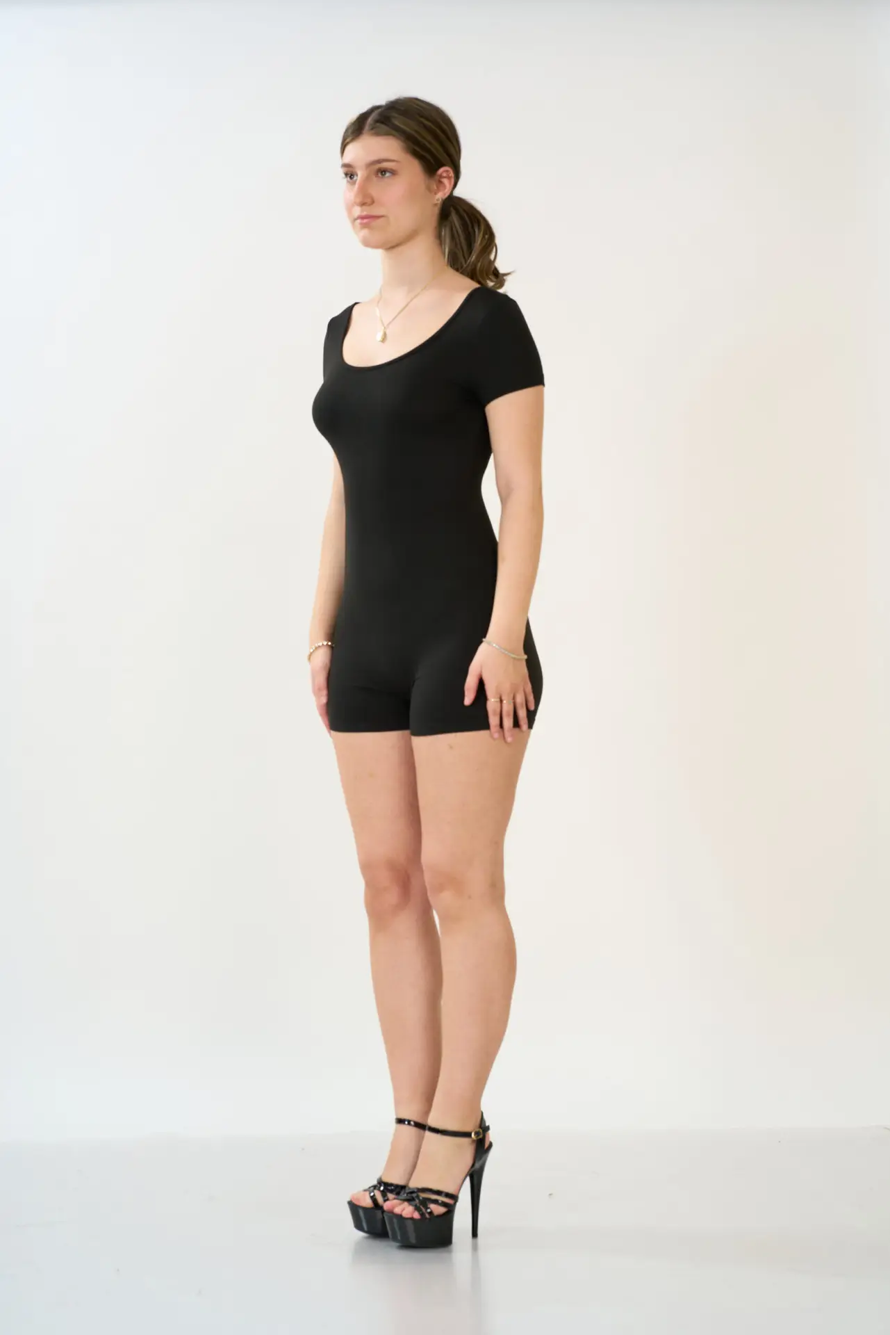 Alba Mehaj Digitals – Natürliches Model-Portrait ohne Retusche
